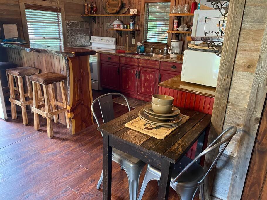 8Th St. Cowboy Haus I Biker Friendly I River Bandera Eksteriør bilde