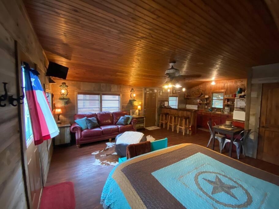 8Th St. Cowboy Haus I Biker Friendly I River Bandera Eksteriør bilde